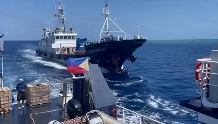 菲律宾围住黄岩岛准备强冲，中国强援一到，反过来包了菲律宾饺子